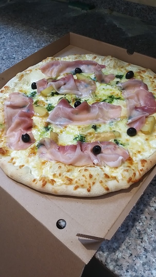 TRIFORCE PIZZA · Photos 2